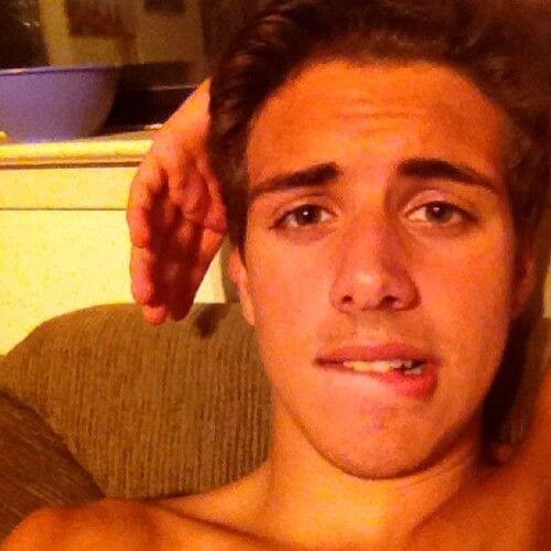 How do Moroccan men flirt?